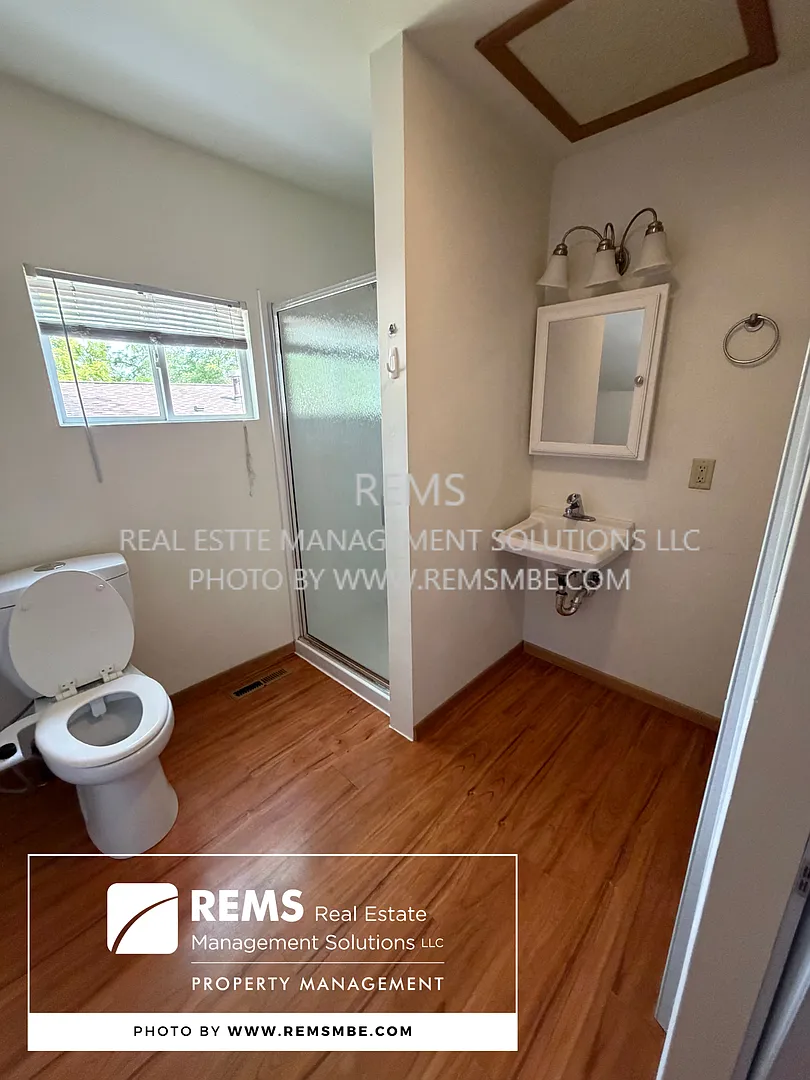 812 Barker Street — Photo 4