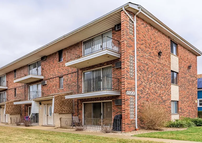 5700 S Archer Ave #3B — Photo 3