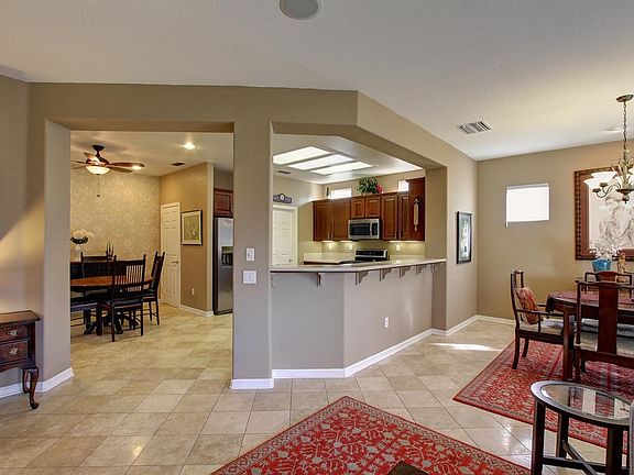 4th image of 525 Stockman Ln