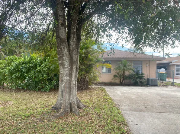 696 102nd Ave N #A, Naples, FL 34108