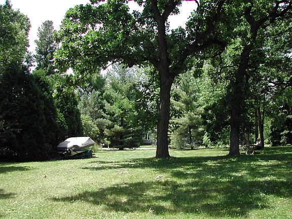 2nd image of 1106 Holiday Dr #0
