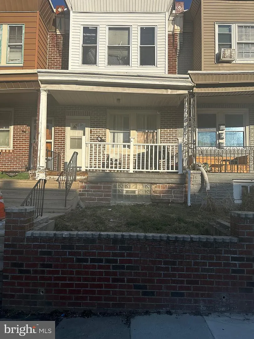 5037 N 8th St photo 1
