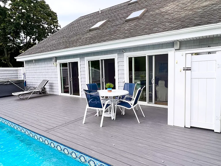 Strathmore Ct — Photo 10