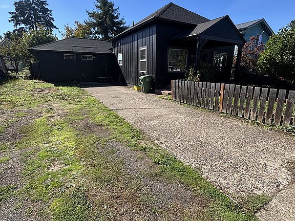 2nd image of 1119 Ash Ave