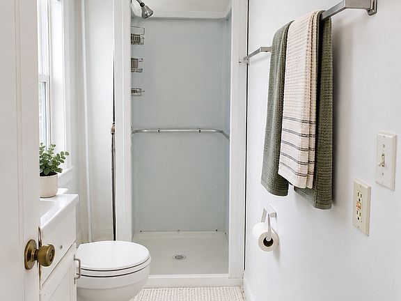 3rd image of 15 Pleasant St #15B
