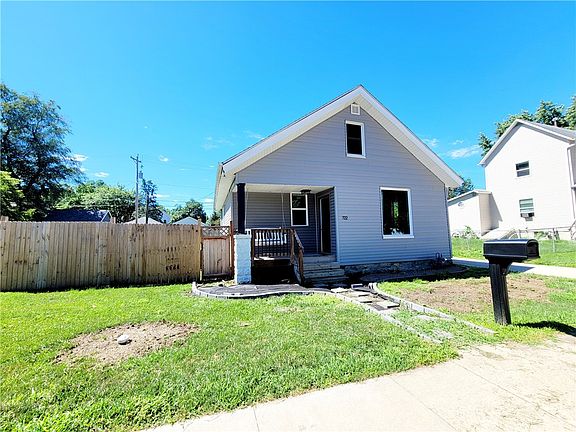 2nd image of 722 E Marion St