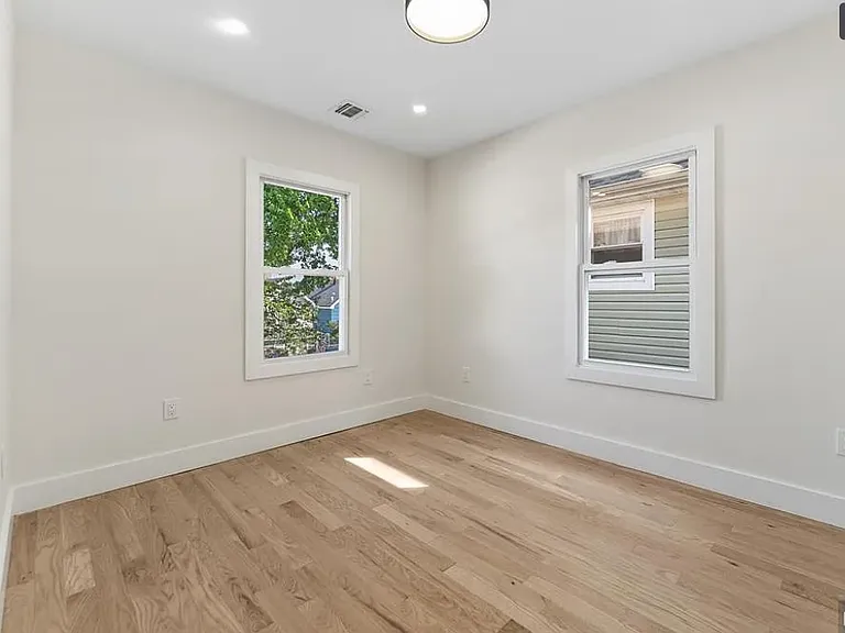 412 Davis Ave #1 — Photo 3