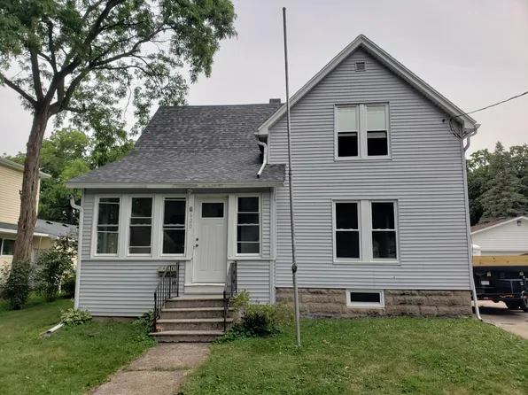620 8th Ave N, Clear Lake, IA 50428