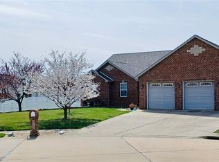 220 Sarah Ct, Waterloo, IL 62298