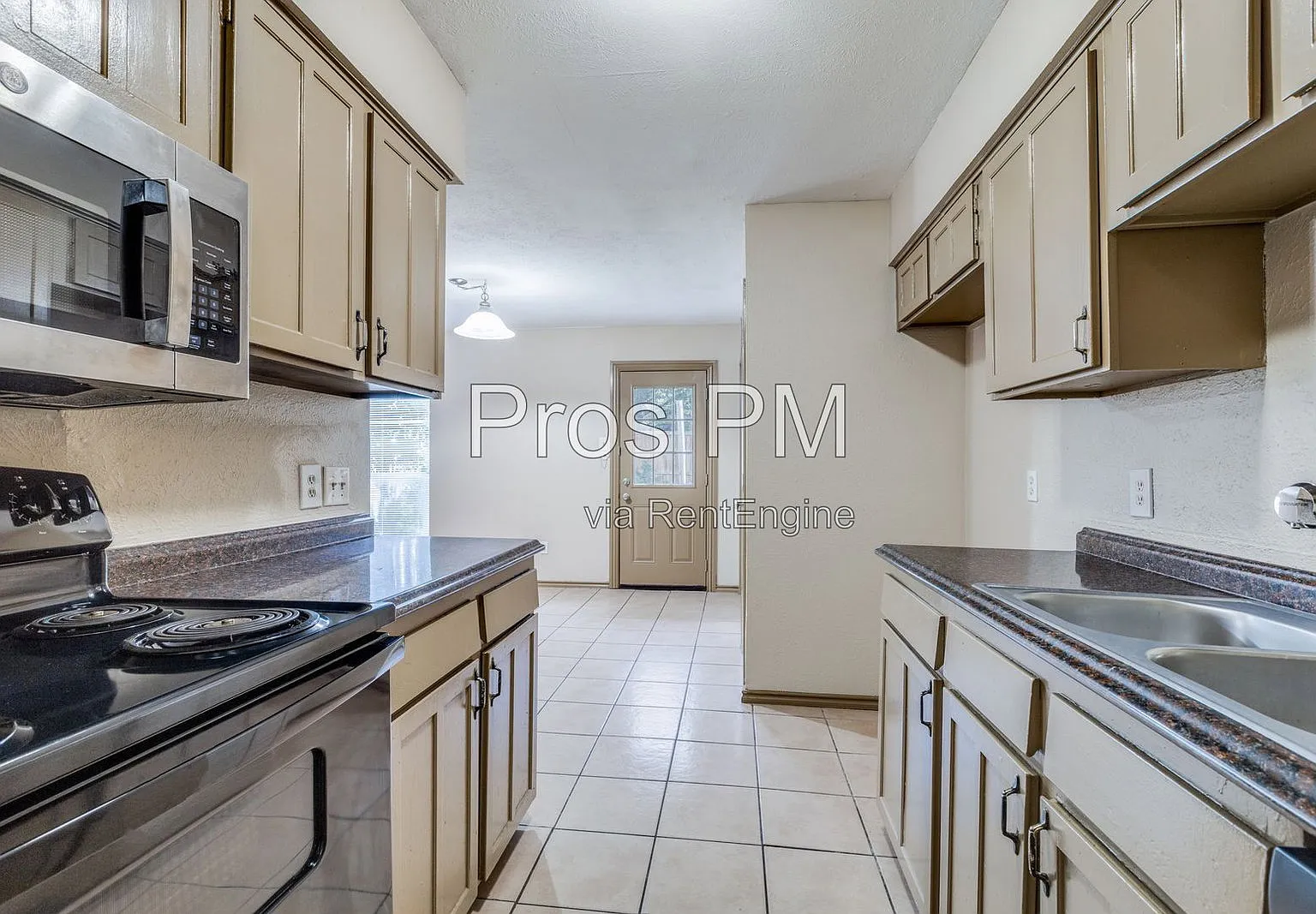 3 bed, 2.0 bath, 1424 sqft, $2,000 — Photo 3