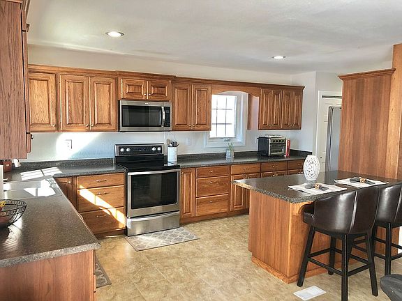 2nd image of 3805 Queens Pl