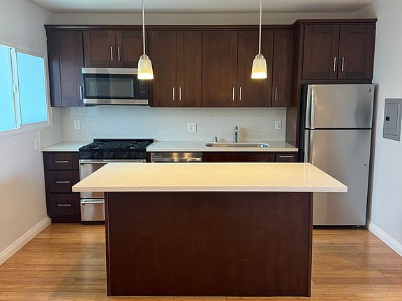 2nd image of 5567 Inglewood Blvd #19