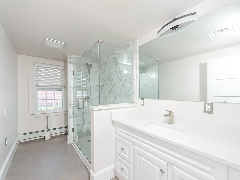 206 E Marion St — Photo 16