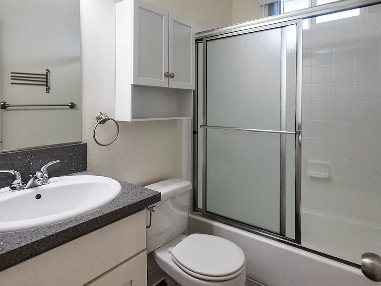 Huntington Knolls Apartment Home — Photo 6