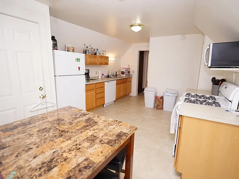 345 W Doty St #2 — Photo 7