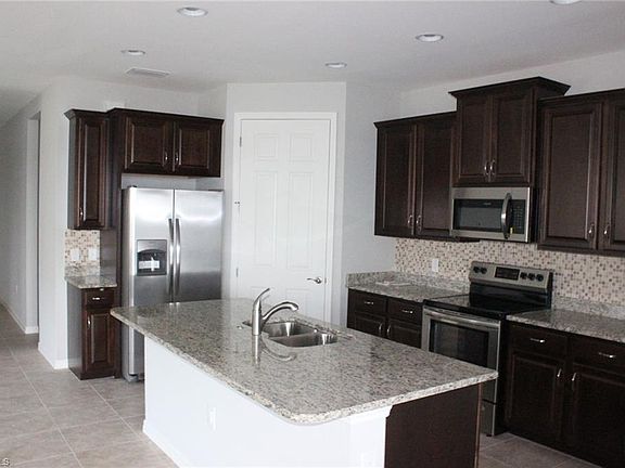 2nd image of 3119 Amadora Cir