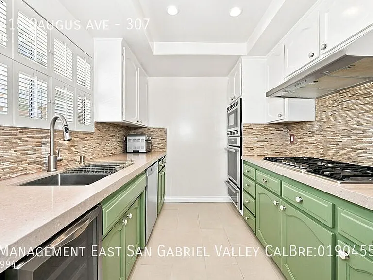 4415 Saugus Ave #307 — Photo 13