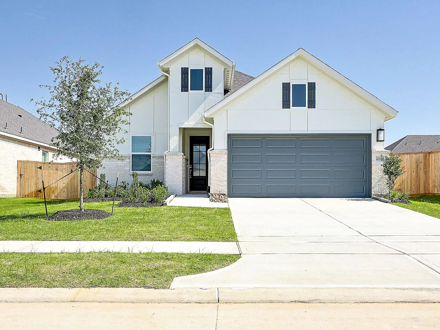 4 bed, 3.0 bath, 2016 sqft, $3,200 — Photo 1