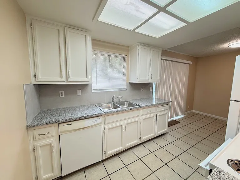 1760 Conestoga Dr #B — Photo 6