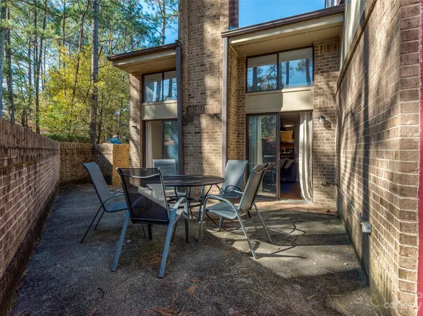 8047 Charter Oak Ln, Charlotte, NC 28226