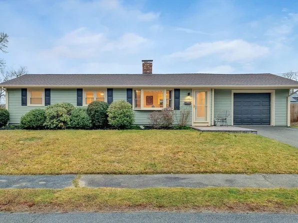 99 Poole Cir, Holbrook, MA 02343