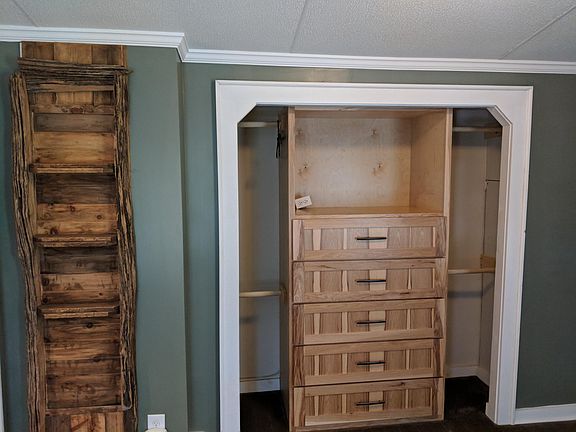 4th image of 44 Colonial Ct
