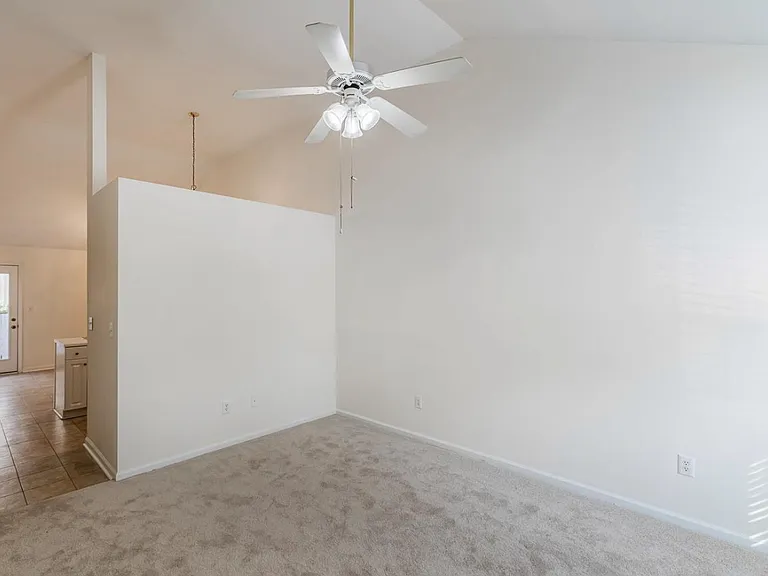 9 Huntress Dr — Photo 2