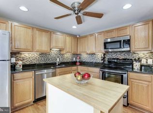 9006 Piney Grove Dr, Fairfax, VA 22031