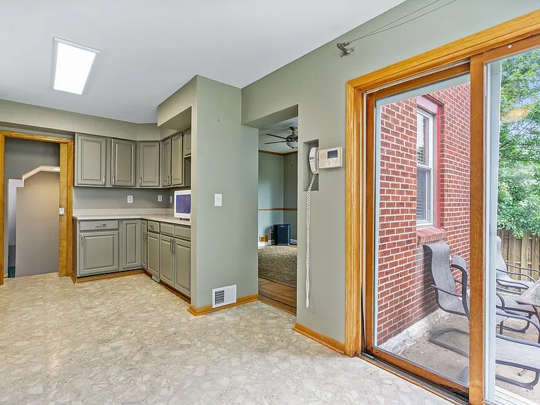 638 Margaret St — Photo 13