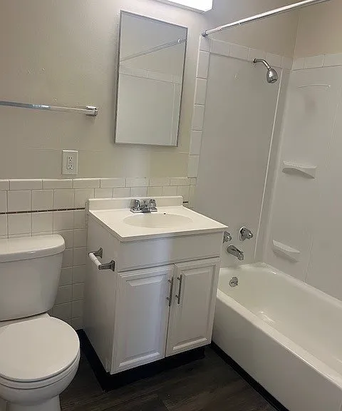 Orchard Glen Apartments — Photo 26