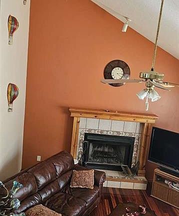 3rd image of 8523 N Crawford Ave