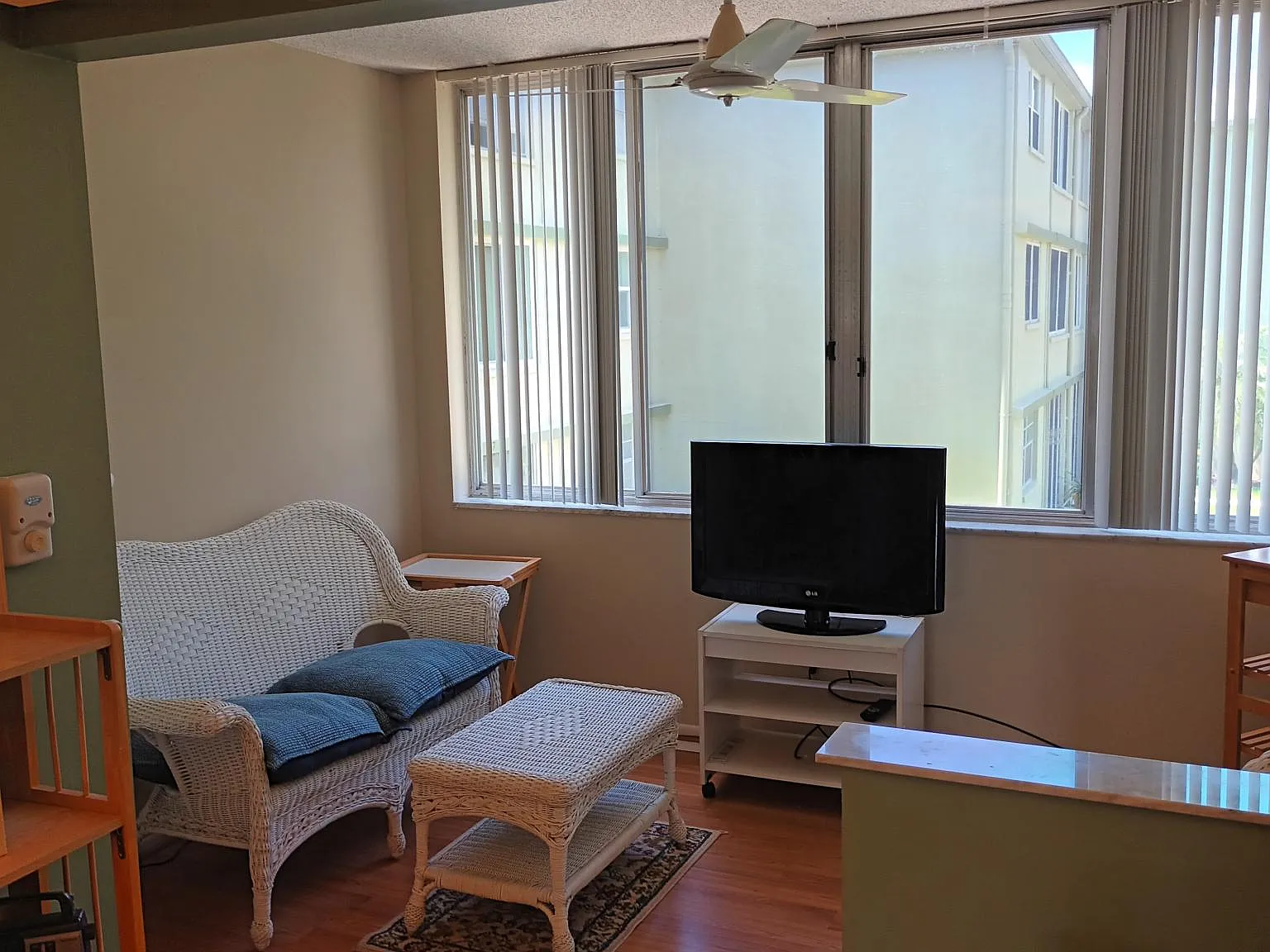 1 bed, 1.5 bath, 925 sqft, $1,450 — Photo 3