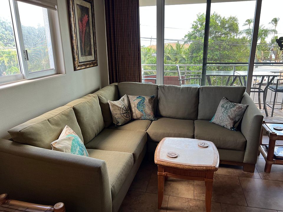 Living room looking toward the outdoor lanai