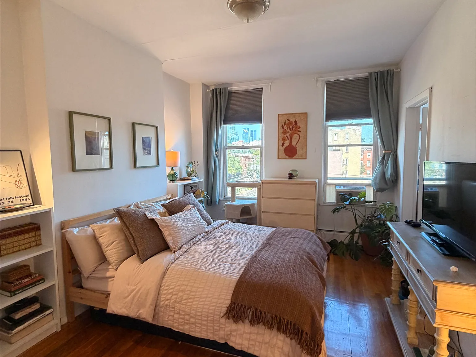 2 bed, 1.0 bath, $3,750 — Photo 4
