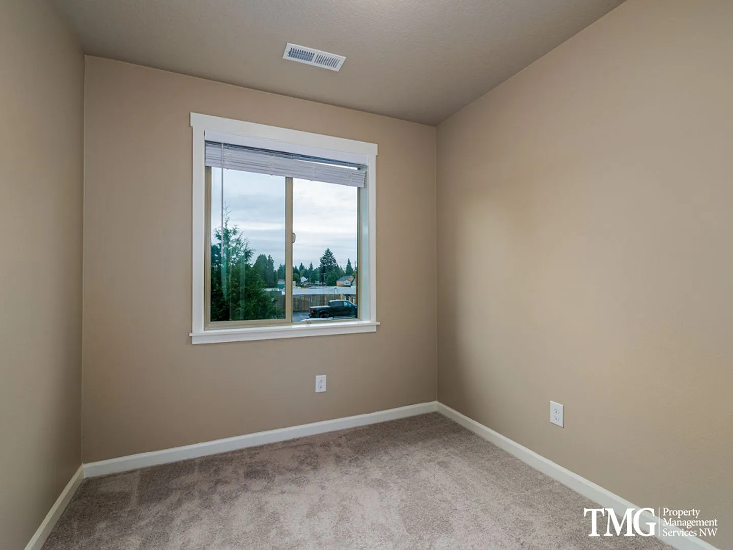 Garage, Backyard, 3 Bedroom - Now Leasing — Photo 4