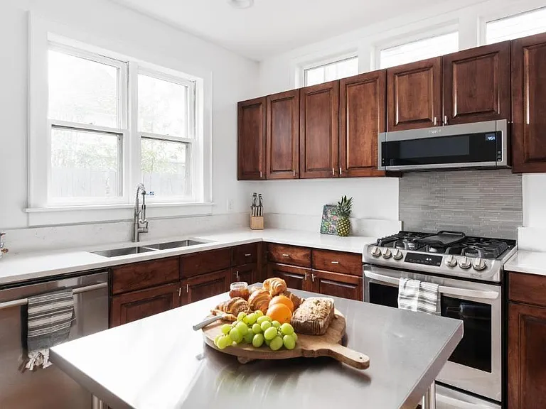 1515 Iverson St NE — Photo 14