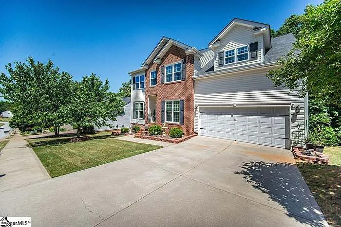 5 bed, 2673 sqft, $2,600 — Photo 2