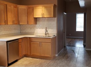 927 W 32nd St, Chicago, IL 60608