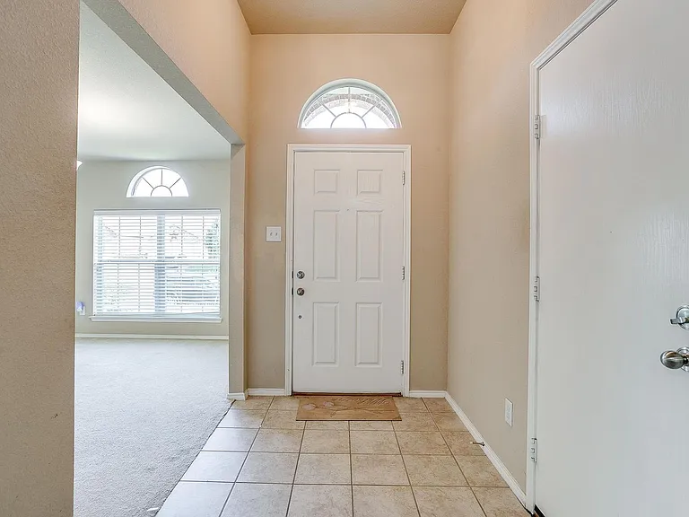2230 Cancun Dr — Photo 3