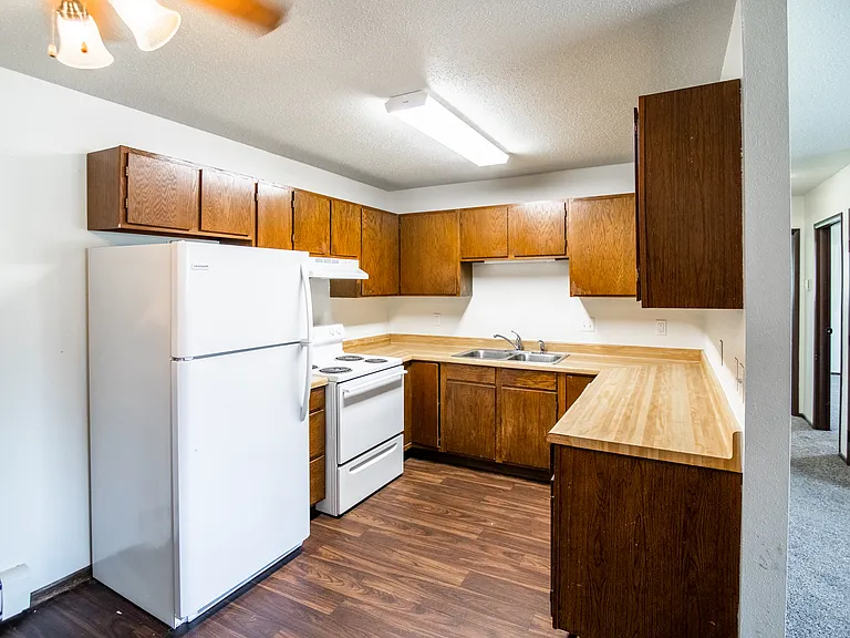 Rosser Apartments — Photo 10