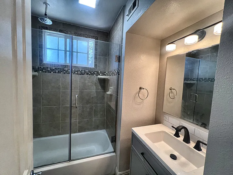 111 Minot Ave — Photo 5