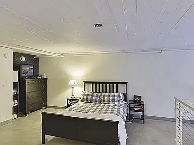 1 bed, 961 sqft, $2,400 — Photo 3