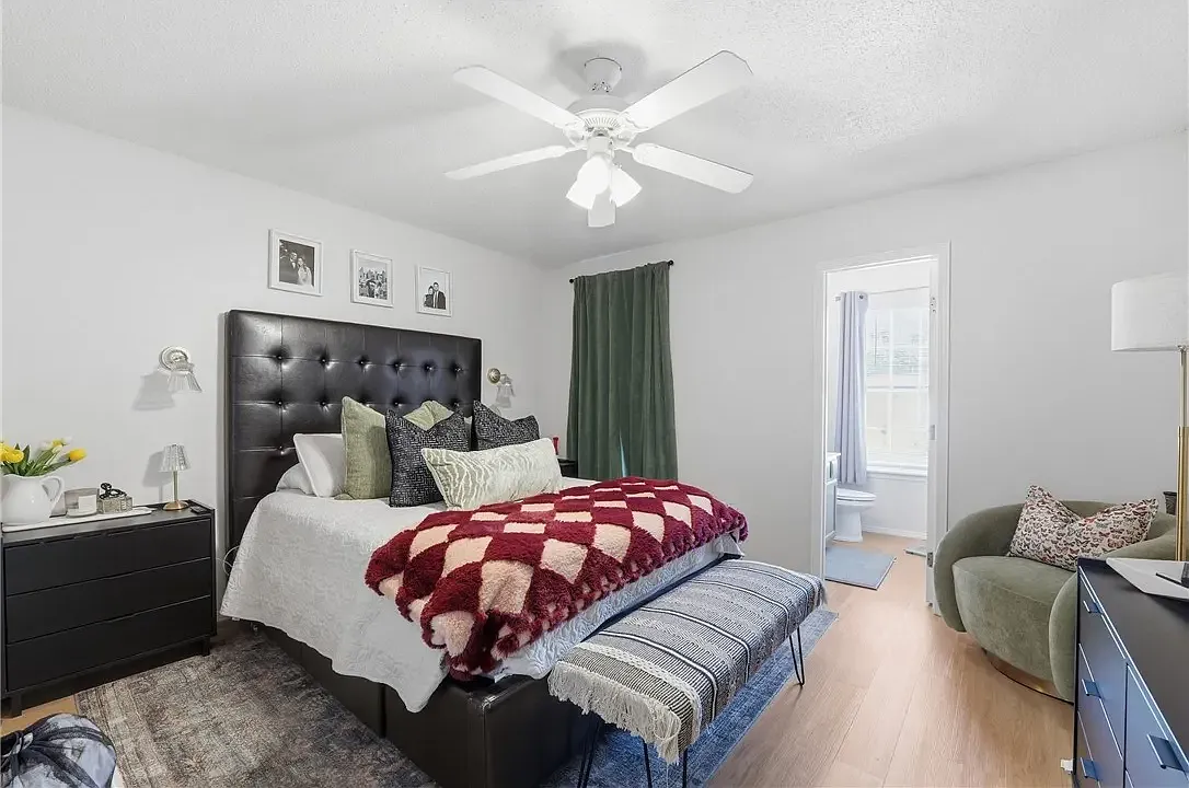3 bed, 2.5 bath, 1494 sqft, $1,700 — Photo 2