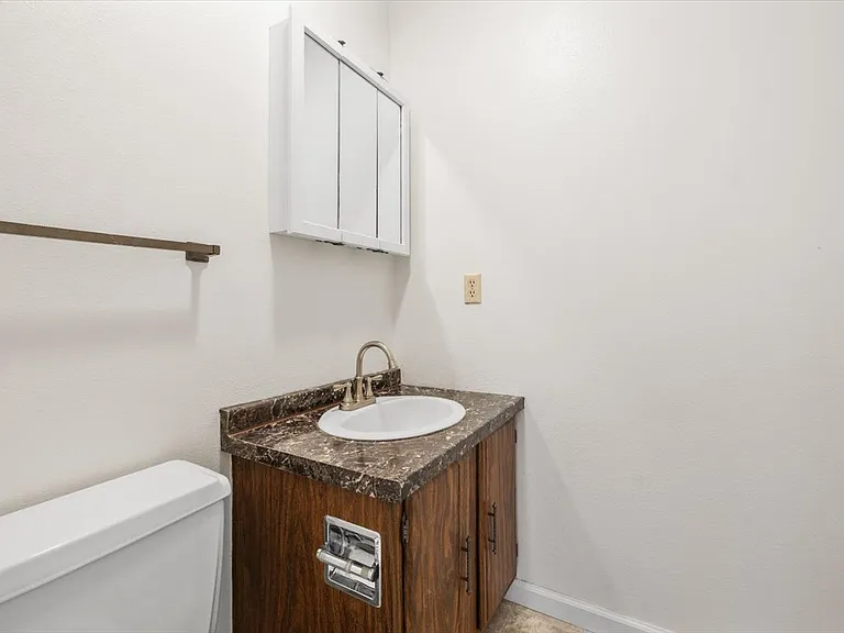 2252 Avenue C — Photo 14