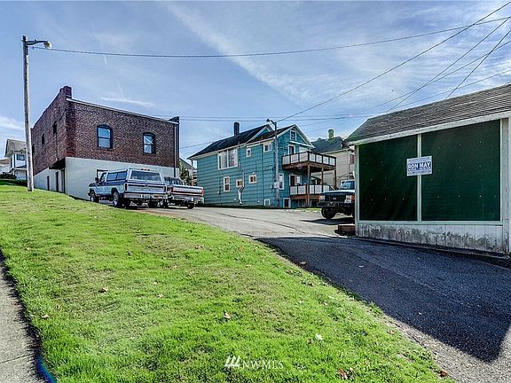 4th image of 2602 Grand Avenue