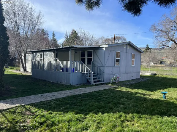 1079 Chenoweth Loop W, The Dalles, OR 97058