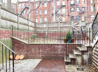 74 Monmouth St #1A, Brookline, MA 02446