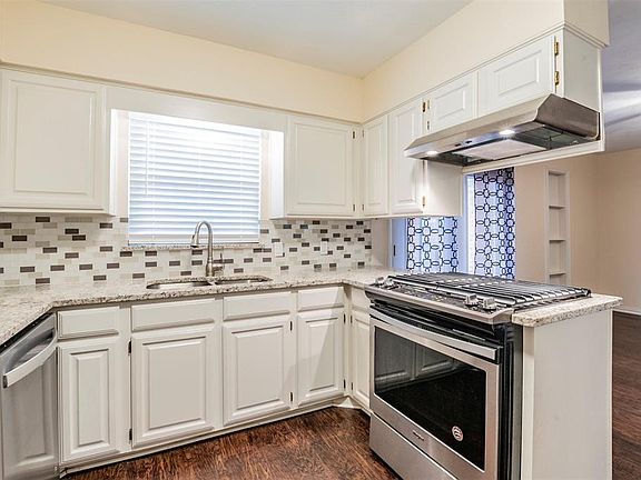 5th image of 10649 Longmeadow Dr