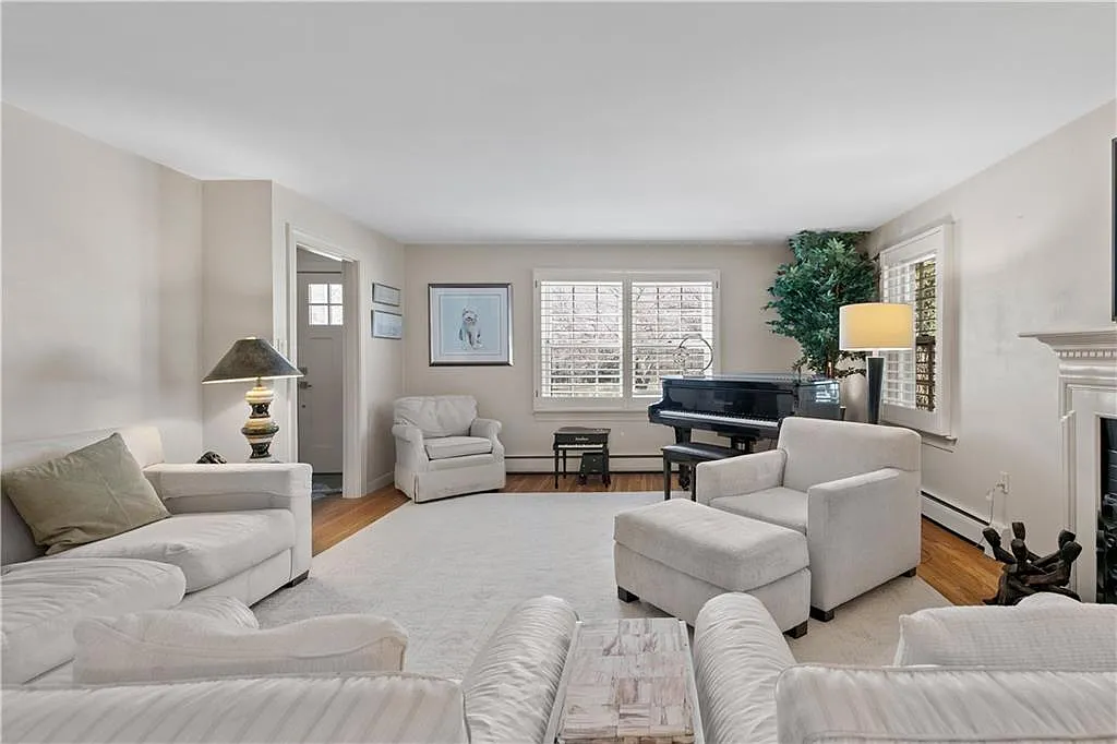 4 bed, 2.5 bath, 2536 sqft, $5,200 — Photo 4