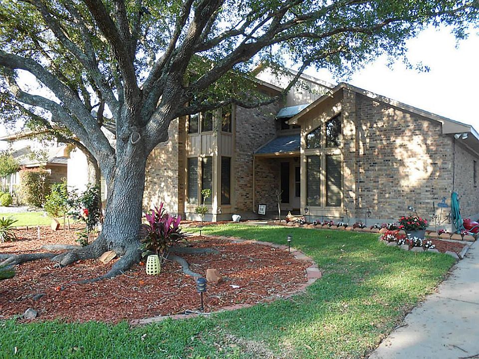 1st image of 702 Crestwood Dr
